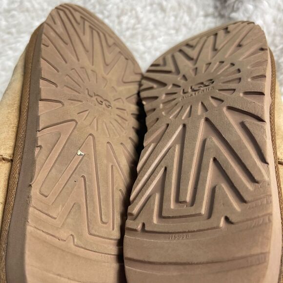 UGG Classic suede tan slippers plush wool lining and thick rubber soles Size 10 - Picture 8 of 11